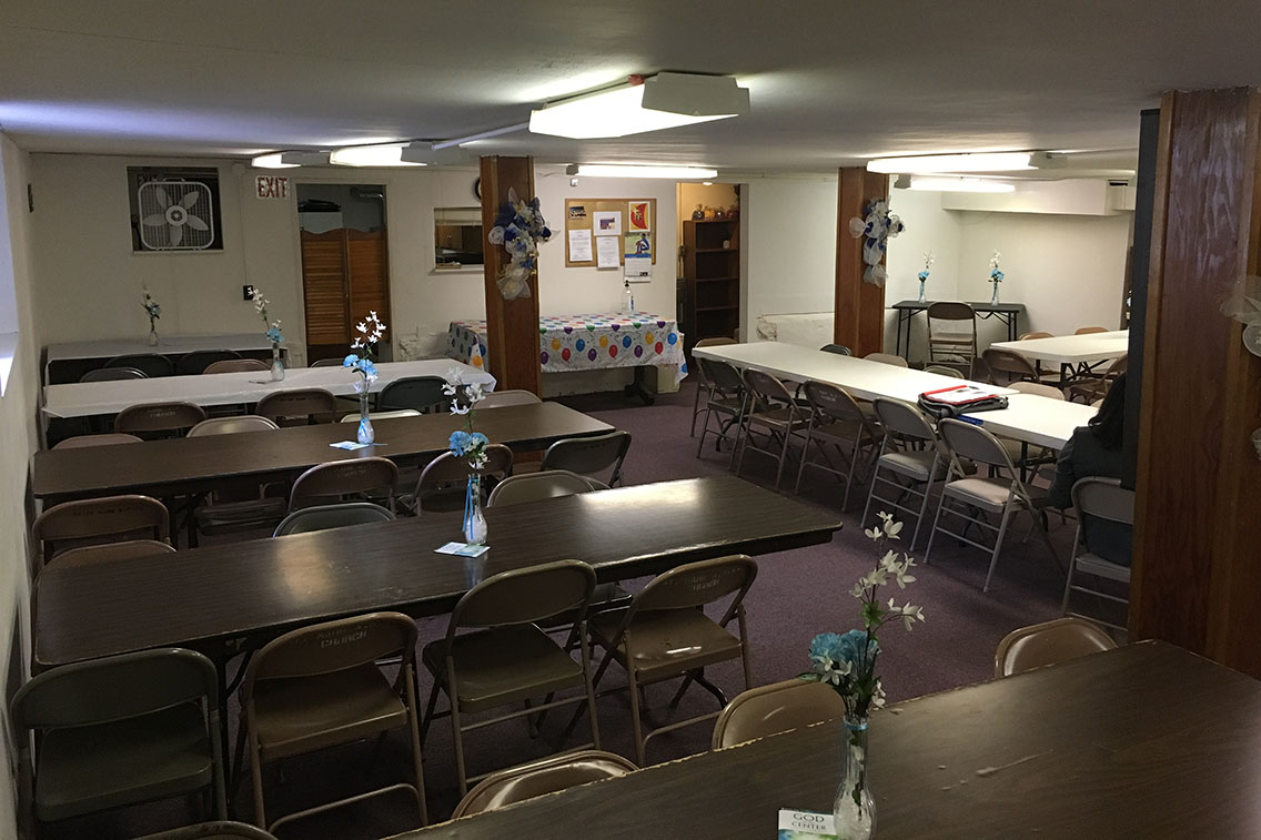 Photo a church fellowship hall.