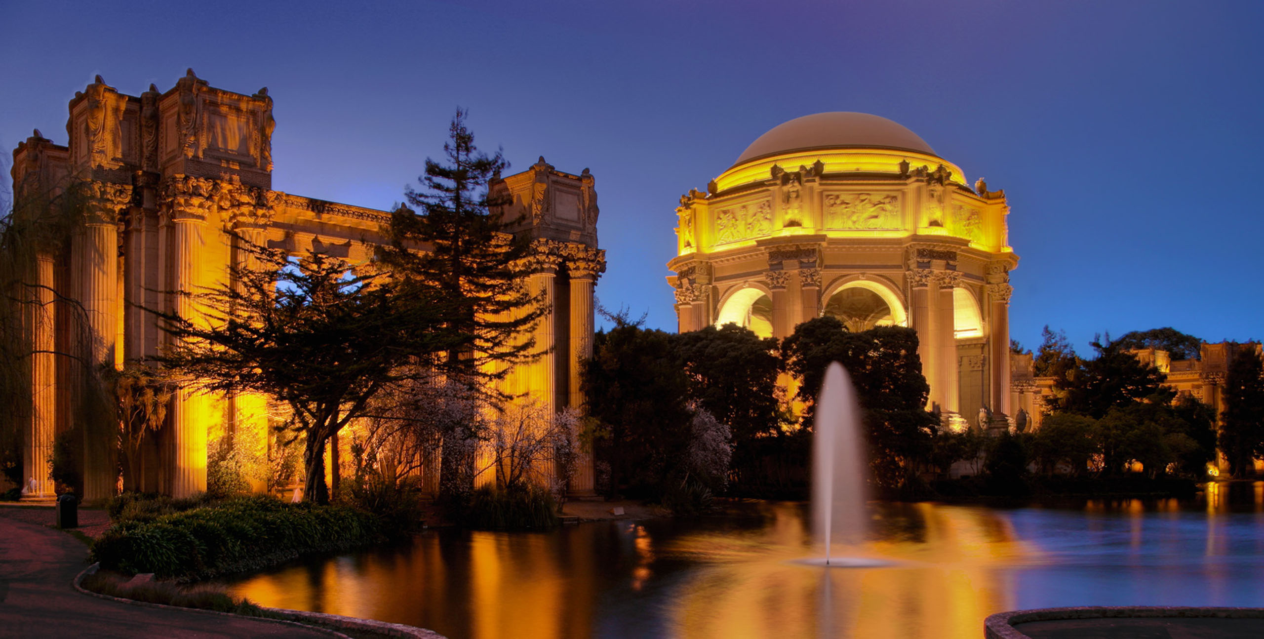 Photo of the Palace of Fine Arts pavilion in the background and the lagoon in the foreground. Photo by Steven Jenner.