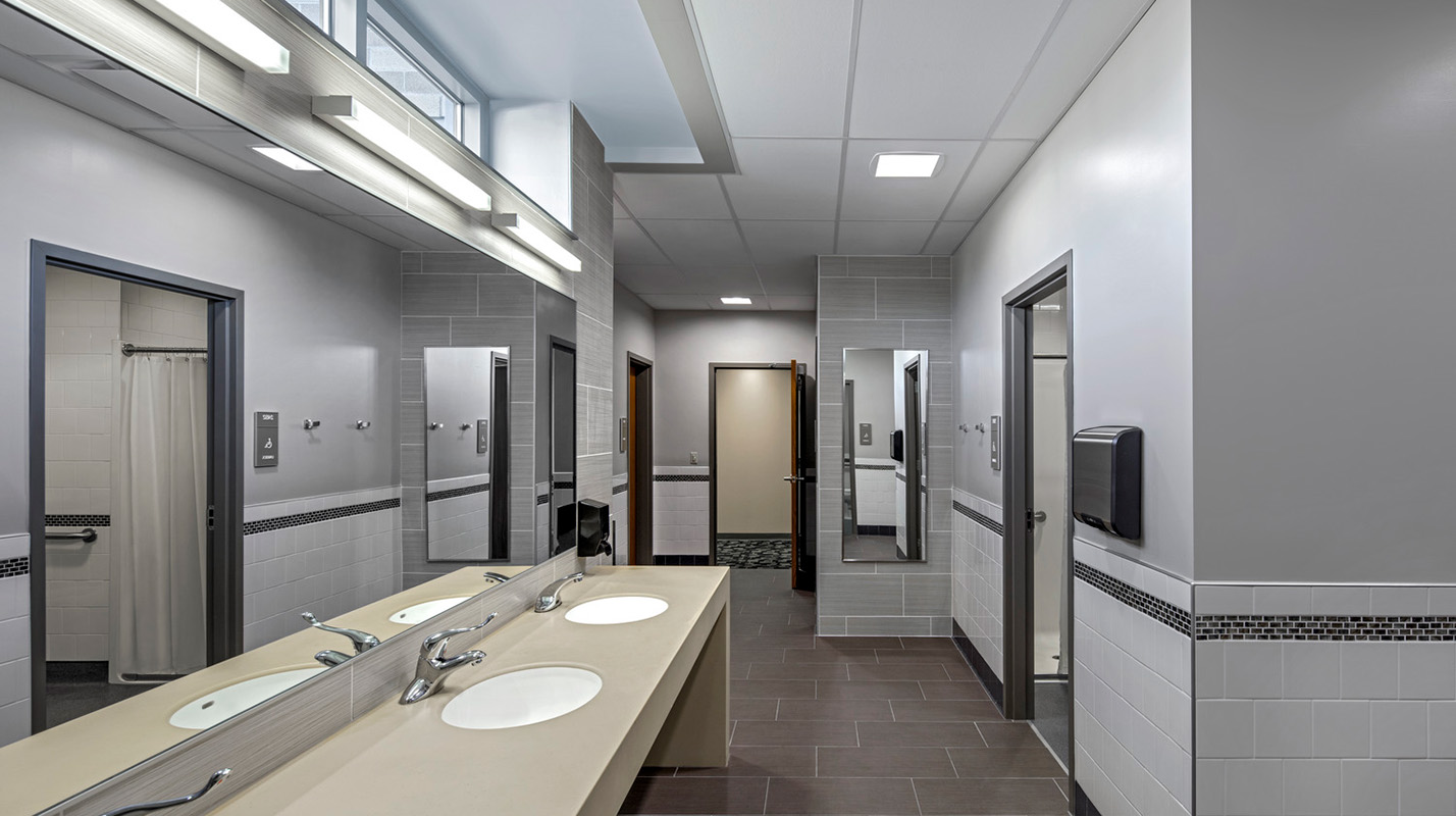 Interior Inclusive Bathroom at the University of Missouri Gateway Hall residential hall.
